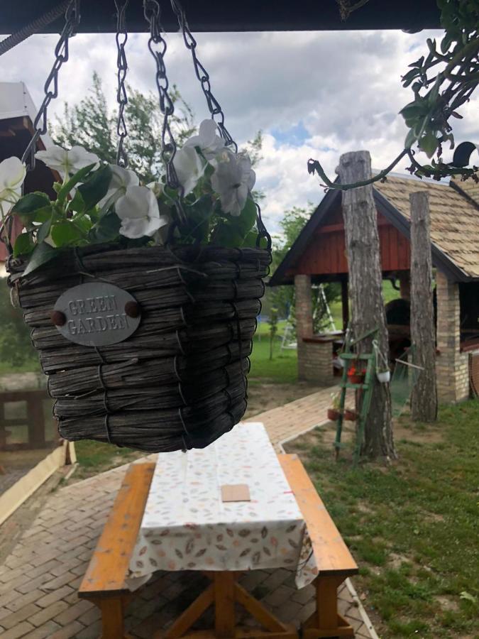 Salas Gnijezdo Bačka Palanka Εξωτερικό φωτογραφία
