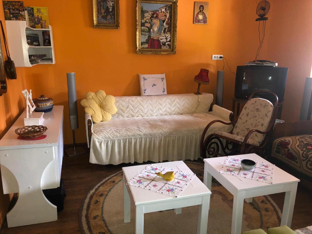 Salas Gnijezdo Bačka Palanka Εξωτερικό φωτογραφία